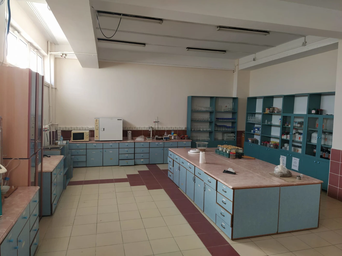 OKULUMUZ LABORATUVARLARI ,ÇİZİM SALONU VE KANTİN