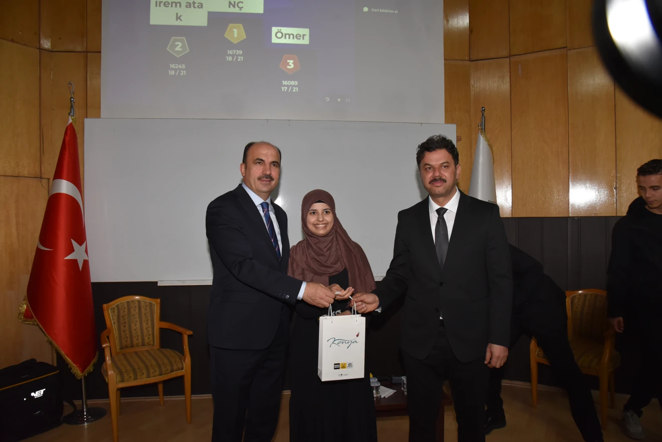 Büyükşehir Belediye Başkanı Altay, Selçuk Üniversitesi öğrencileriyle buluştu
