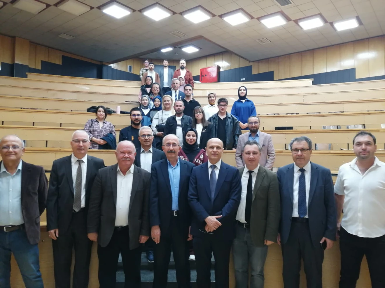  Edebiyat Fakültesi'nde "Türkiye Cumhuriyeti'nin 102. yılı" Konulu Konferans Gerçekleşti
