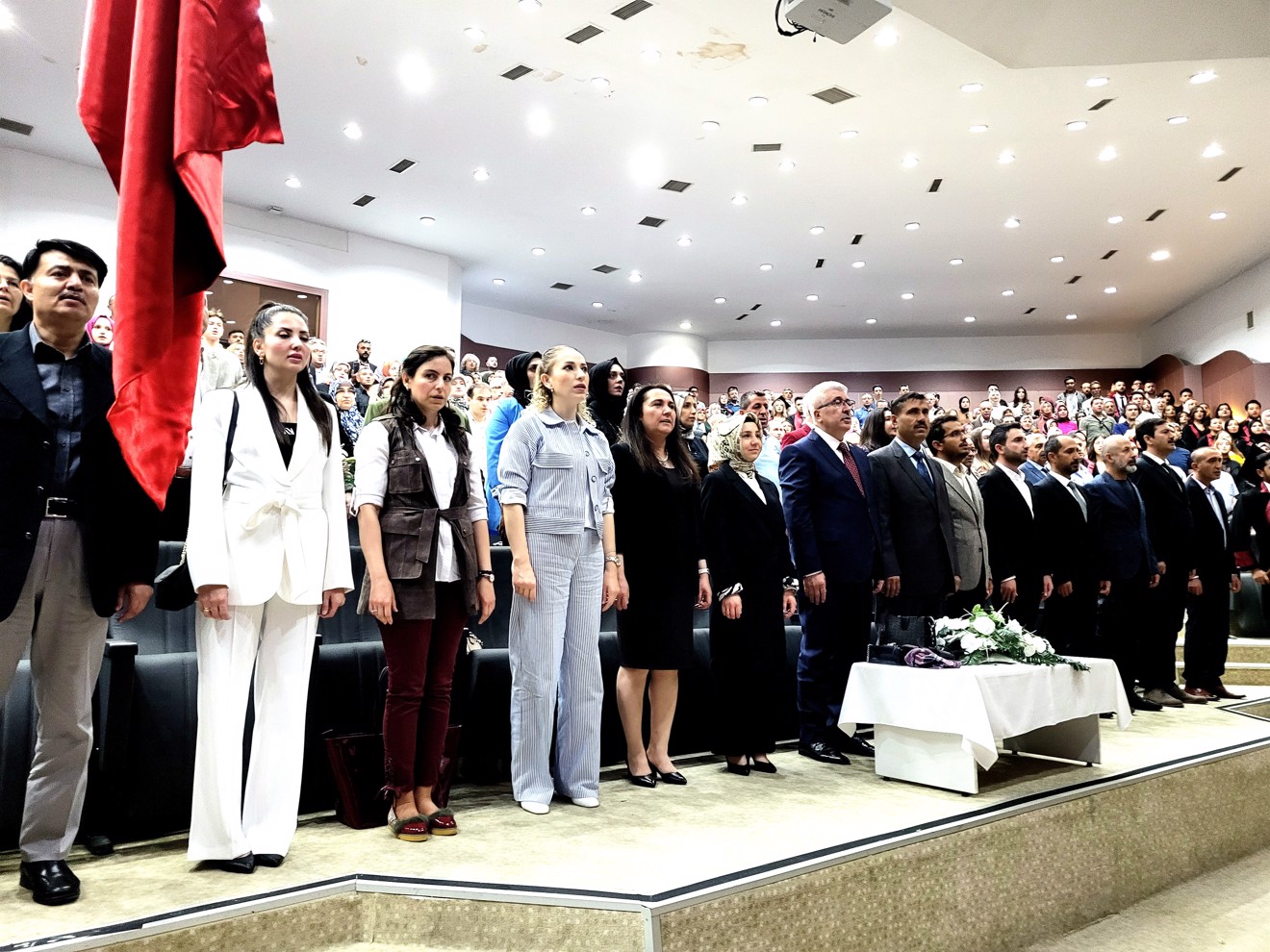 EĞİTİM FAKÜLTESİ İLK MEZUNLARINI VERDİ