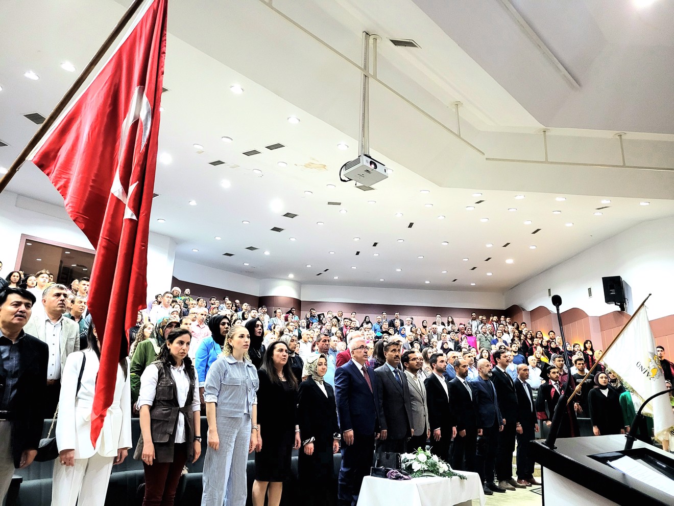 EĞİTİM FAKÜLTESİ İLK MEZUNLARINI VERDİ