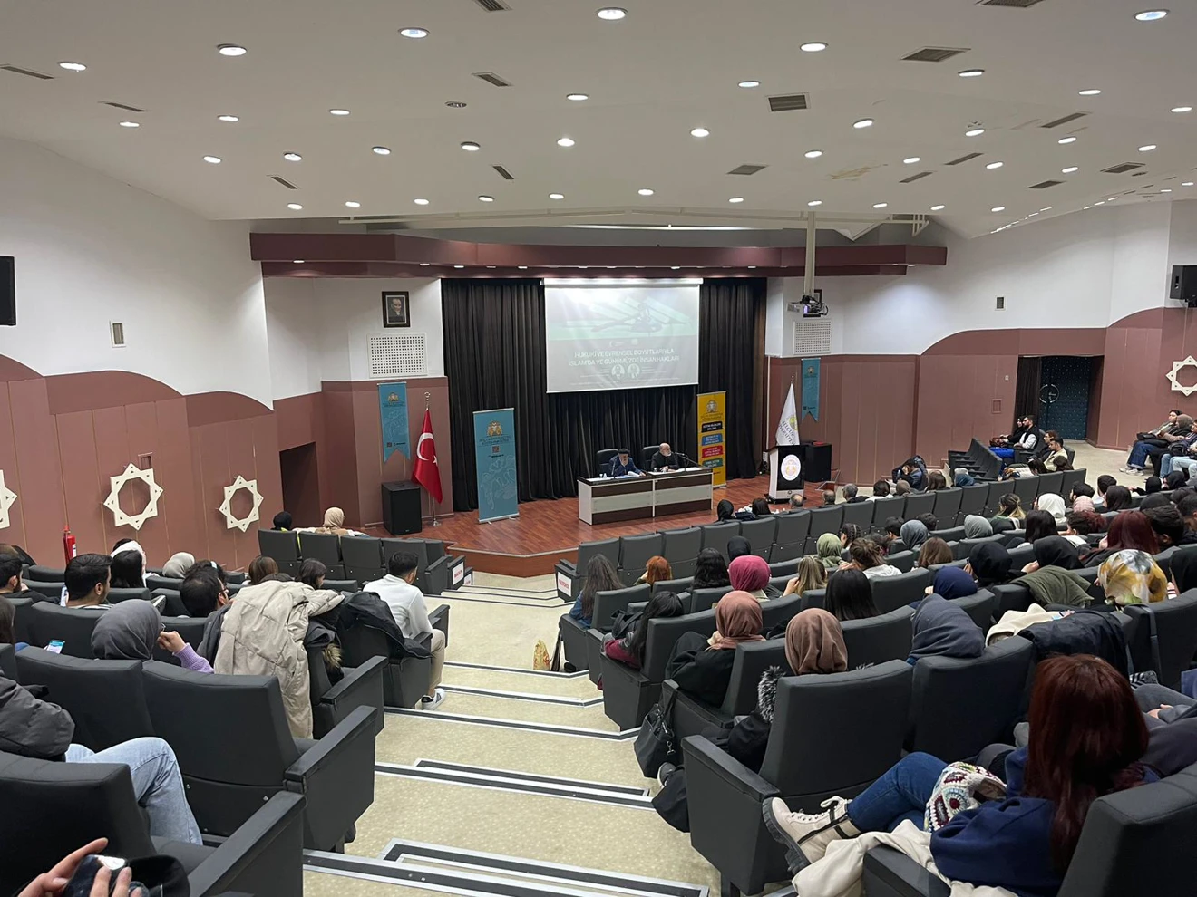 Hukuki Ve Evrensel Boyutlarıyla İslam’da ve Günümüzde İnsan Hakları Programı Gerçekleştirildi