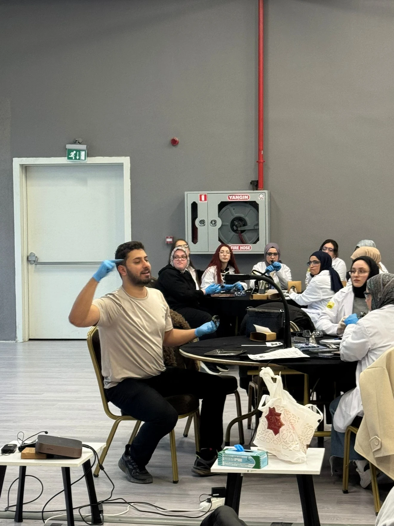 İlkokulda Temel Fen Bilimleri Laboratuvarı Dersi Uygulaması