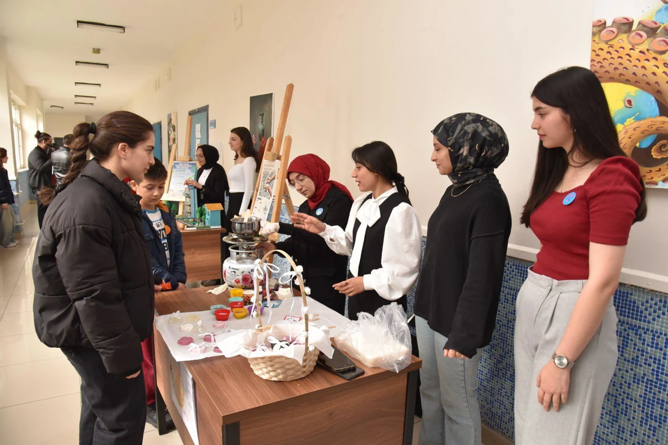Sınıf Öğretmenliği Öğrencilerinden Dünya Su Günü'ne Özel Etkinlik