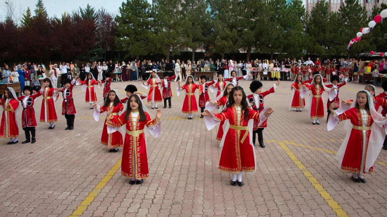 Fakültemizde 23 Nisan Coşkusu: Çocuklar, materyal ve oyun şenliğinde buluştu