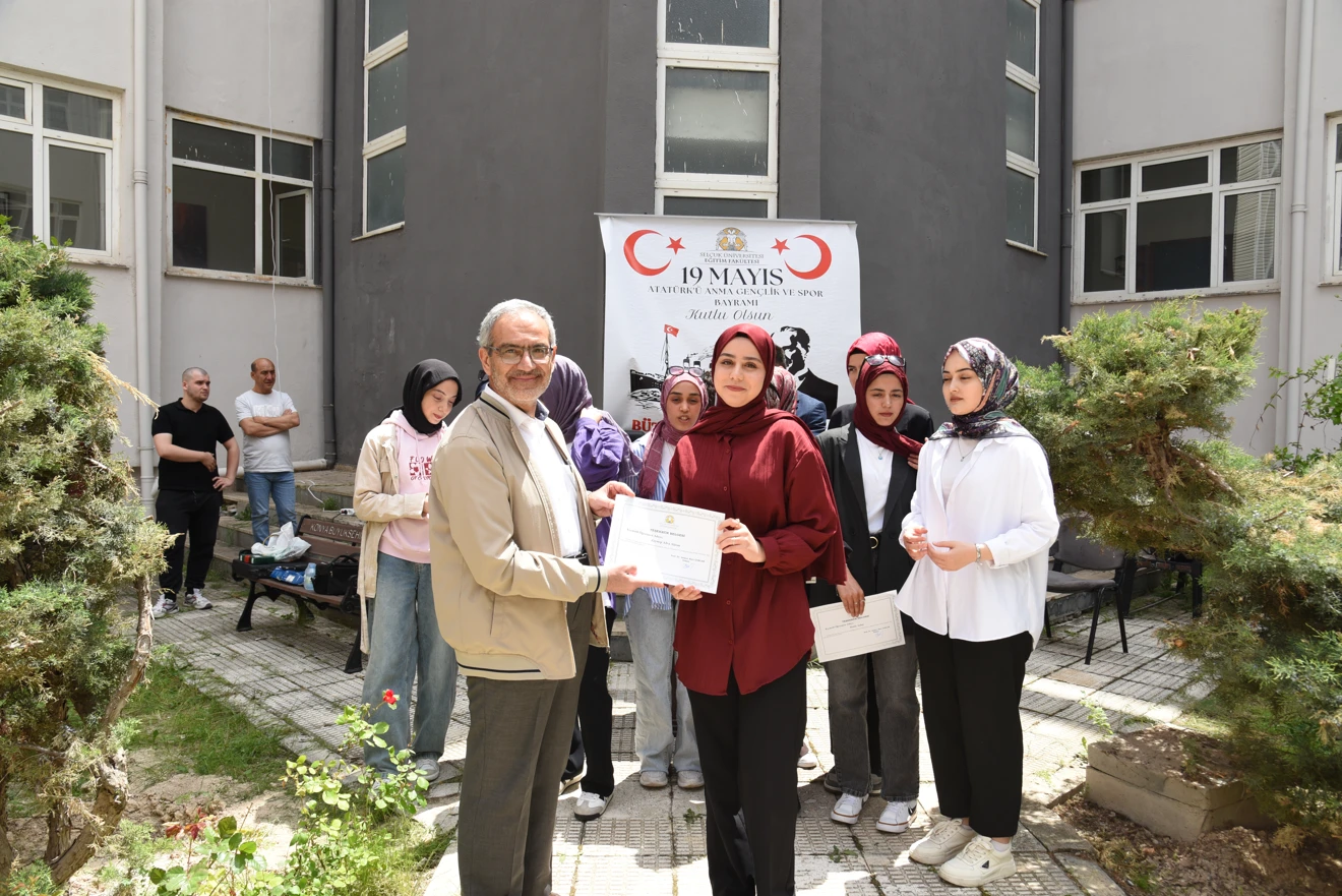Selçuk Üniversitesi Eğitim Fakültesi’nde 19 Mayıs Coşkusu
