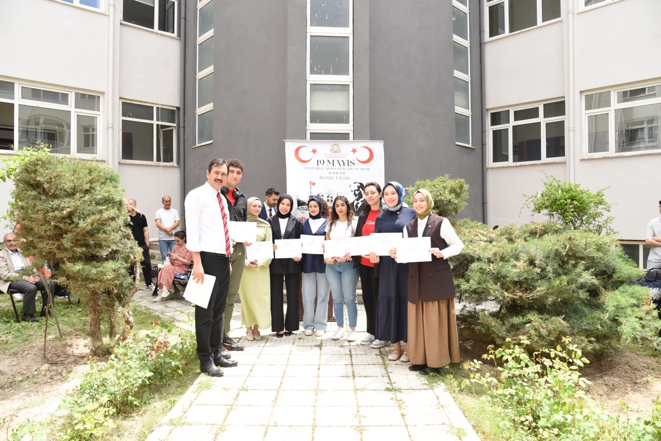 Selçuk Üniversitesi Eğitim Fakültesi’nde 19 Mayıs Coşkusu