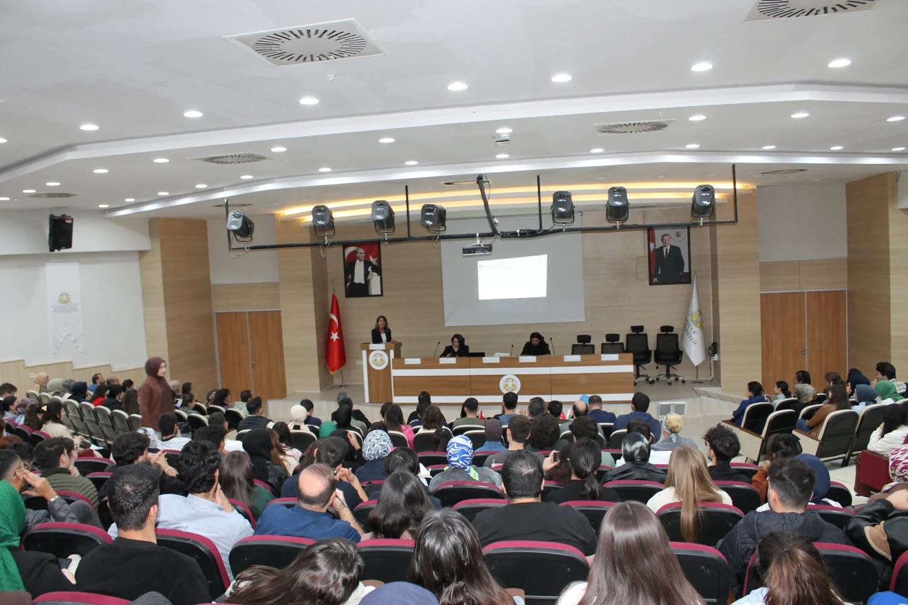 "TÜBİTAK 2209 A/B Üniversite Öğrencileri Destek Projeleri Proje Yazma Eğitimi“ Konulu Konferans Gerçekleştirildi.
