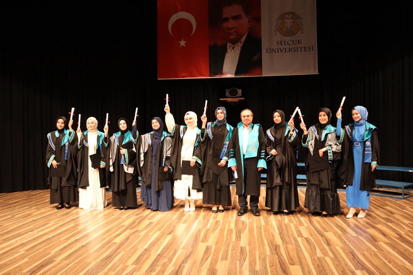 İlahiyat Fakültesi 2024 Yılı Mezuniyet Töreni Gerçekleştirildi