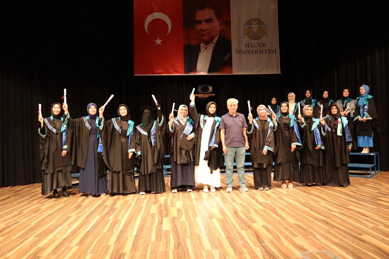 İlahiyat Fakültesi 2024 Yılı Mezuniyet Töreni Gerçekleştirildi