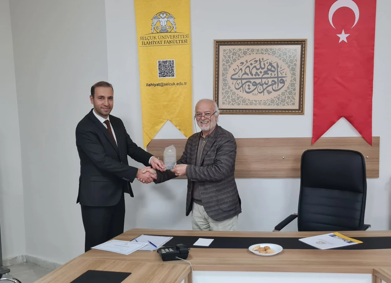 Fakülte Sekreterimiz Abdulbaki Özdemir'e Veda Programı