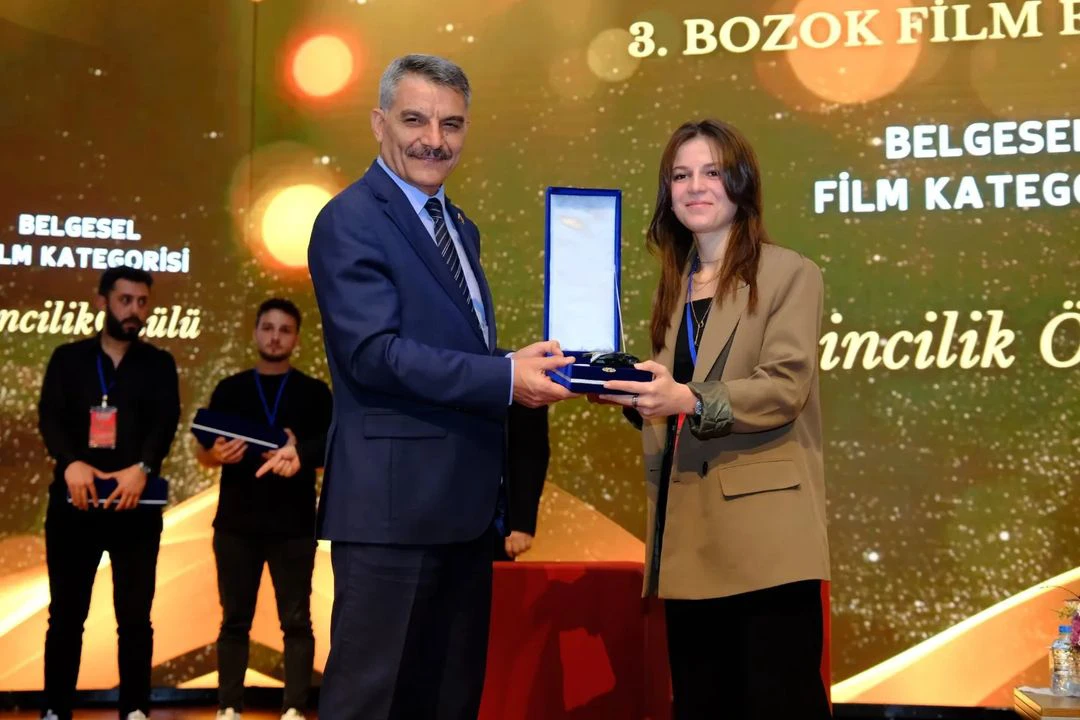 Selçuk İletişim'e Bozok’tan ödül