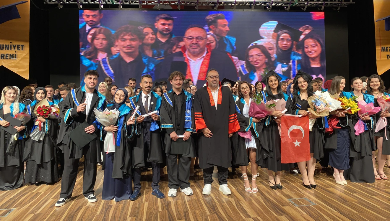 İletişim Fakültesi, 28. Dönem mezunlarını törenle uğurladı