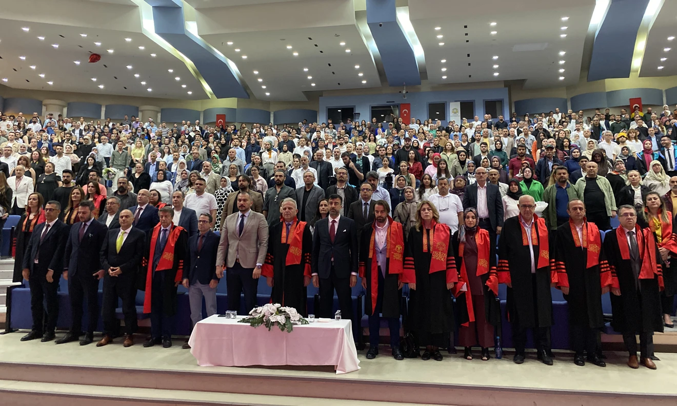 İletişim Fakültesi, 28. Dönem mezunlarını törenle uğurladı
