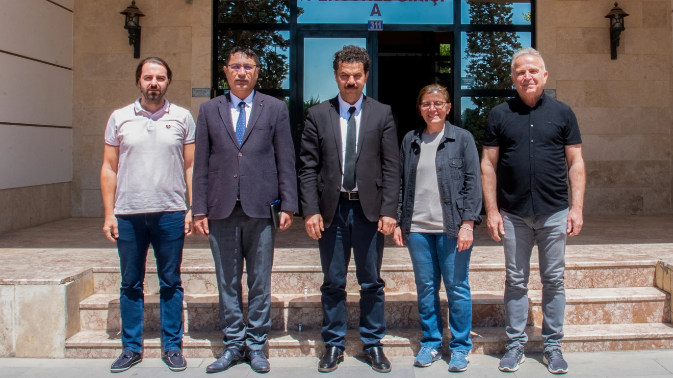 Rektör Prof. Dr. Hüseyin Yılmaz’dan İletişim Fakültesine ziyaret