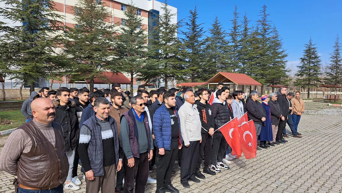 Meslek Yüksekokulumuzda; 18 Mart Çanakkale Deniz Zaferi ve Şehitleri Anma Günü için anma programı düzenlenmiştir.