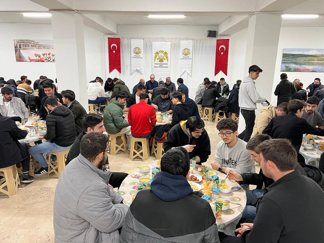 Ilgın Meslek Yüksekokulu Geleneksel İftar Programlarımız kapsamında bugünkü iftarımız Ilgınlı iş insanı Sayın Mustafa UZUN tarafından ikram edilmiştir