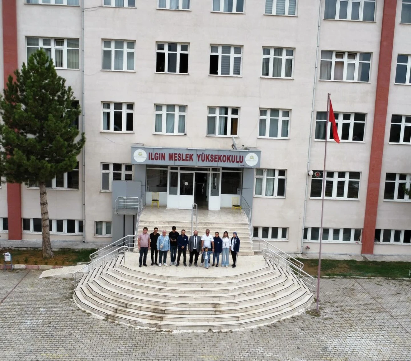 Ilgın TEMA Vakfı Temsilcisi Sayın Zeynel TEKER ve yönetim ekibi, Yüksekokul yönetimimize hayırlı olsun ziyaretinde bulunmuşlardır.