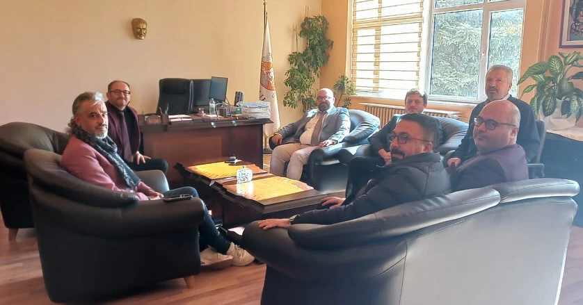 Yüksekokul Yönetimimiz, Sarayönü Meslek Yüksekokulu Müdürü Doç.Dr. Muhammed Kamil Öden’i makamında ziyaret etmiştir.