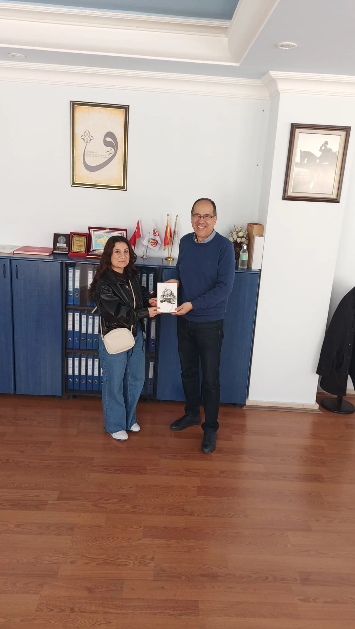 Okulumuzda Düzenlenen Satranç Turnuvasında Dereceye Giren Öğrencilerimize Hediye Takdimi