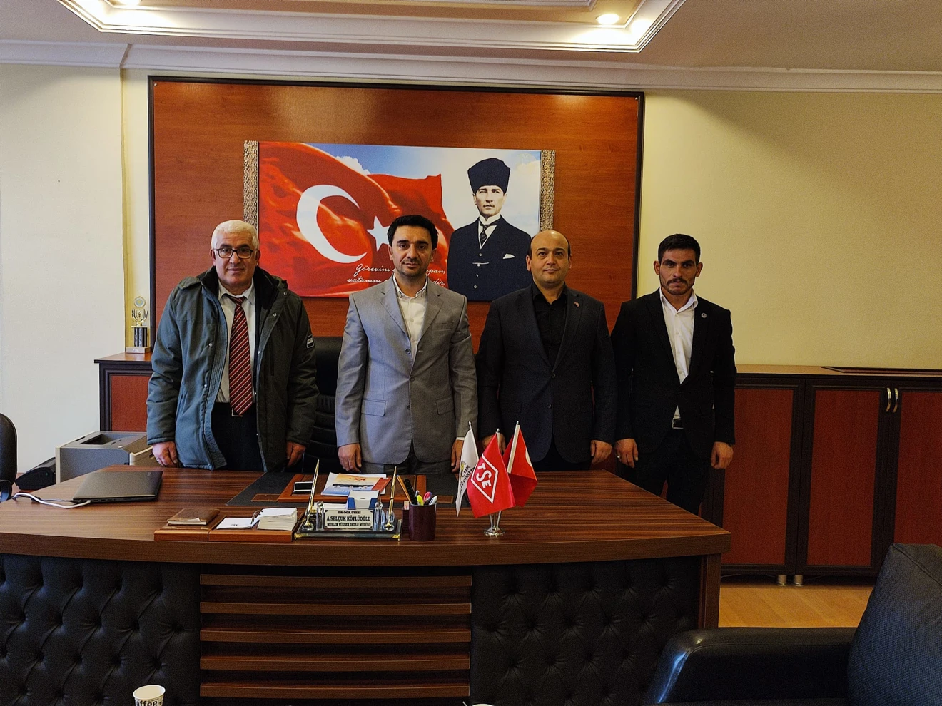 MHP Kulu İlçe Başkanı ve ilçe teşkilatı Okul Müdürümüz Doç.Dr.A.Selçuk KÖYLÜOĞLU’na Ziyareti