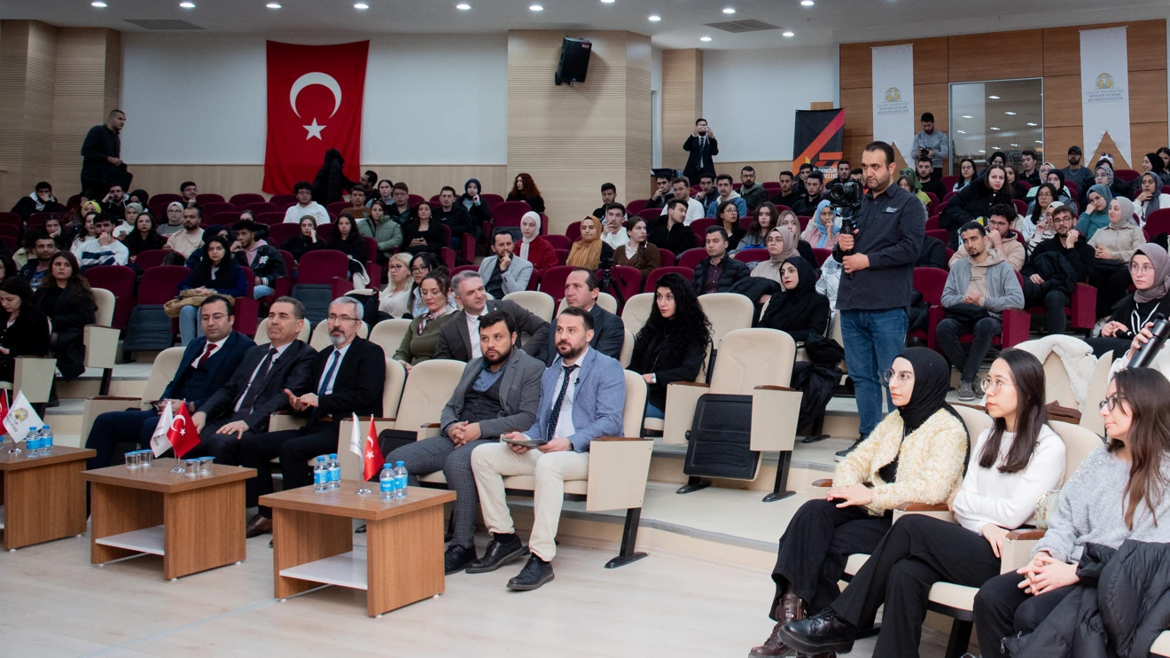 Selçuk Üniversitesinde ‘Mesele Kariyer Konferansı’ yapıldı 