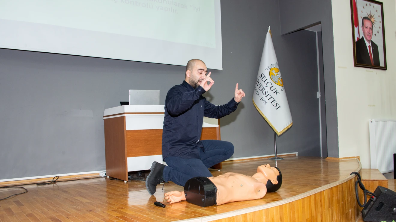 Selçuk Üniversitesi personeline “İlk Yardım Farkındalık Eğitimi” verildi