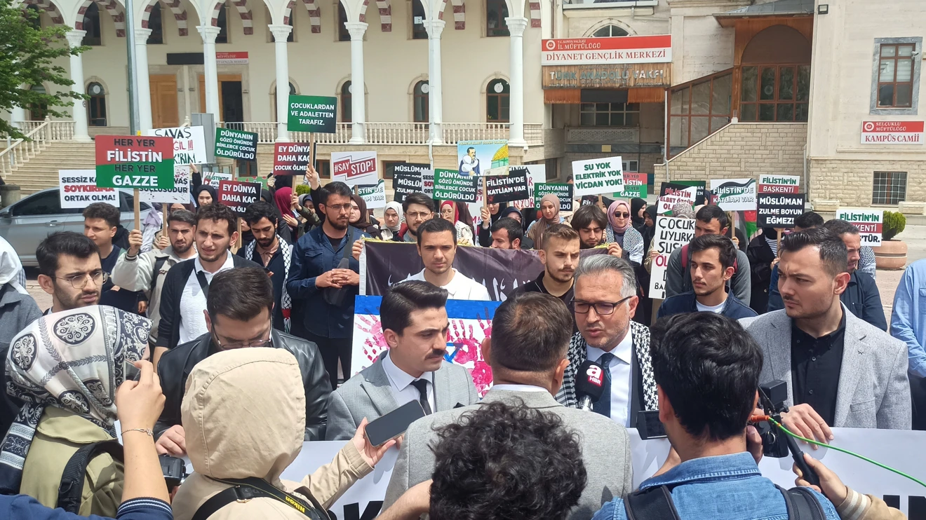 Selçuk Üniversitesinden Gazze’ye destek yürüyüşü