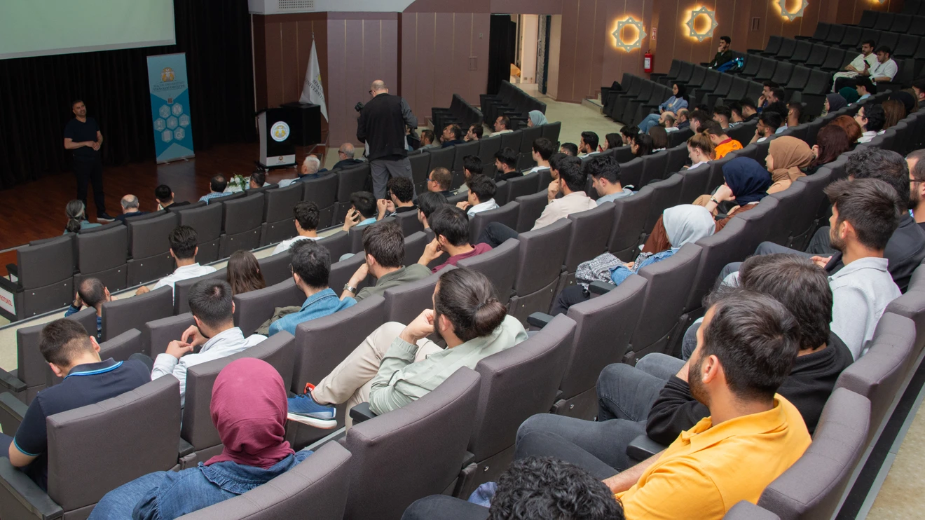 SÜ’de “Metaverse ve Yapay Zeka ile Eğitimin Geleceği” Paneli yapıldı