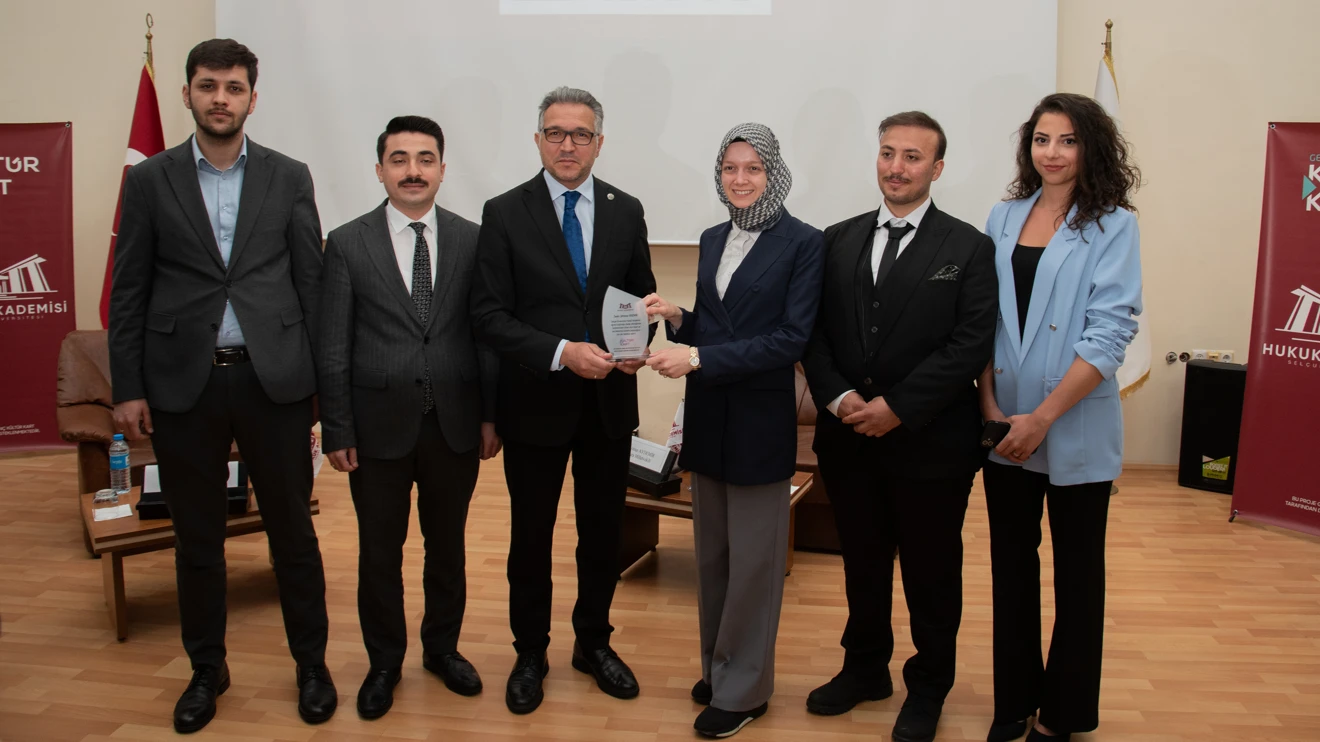 Türkiye’nin en genç Milletvekili Aydemir, SÜ’de öğrencilerle buluştu