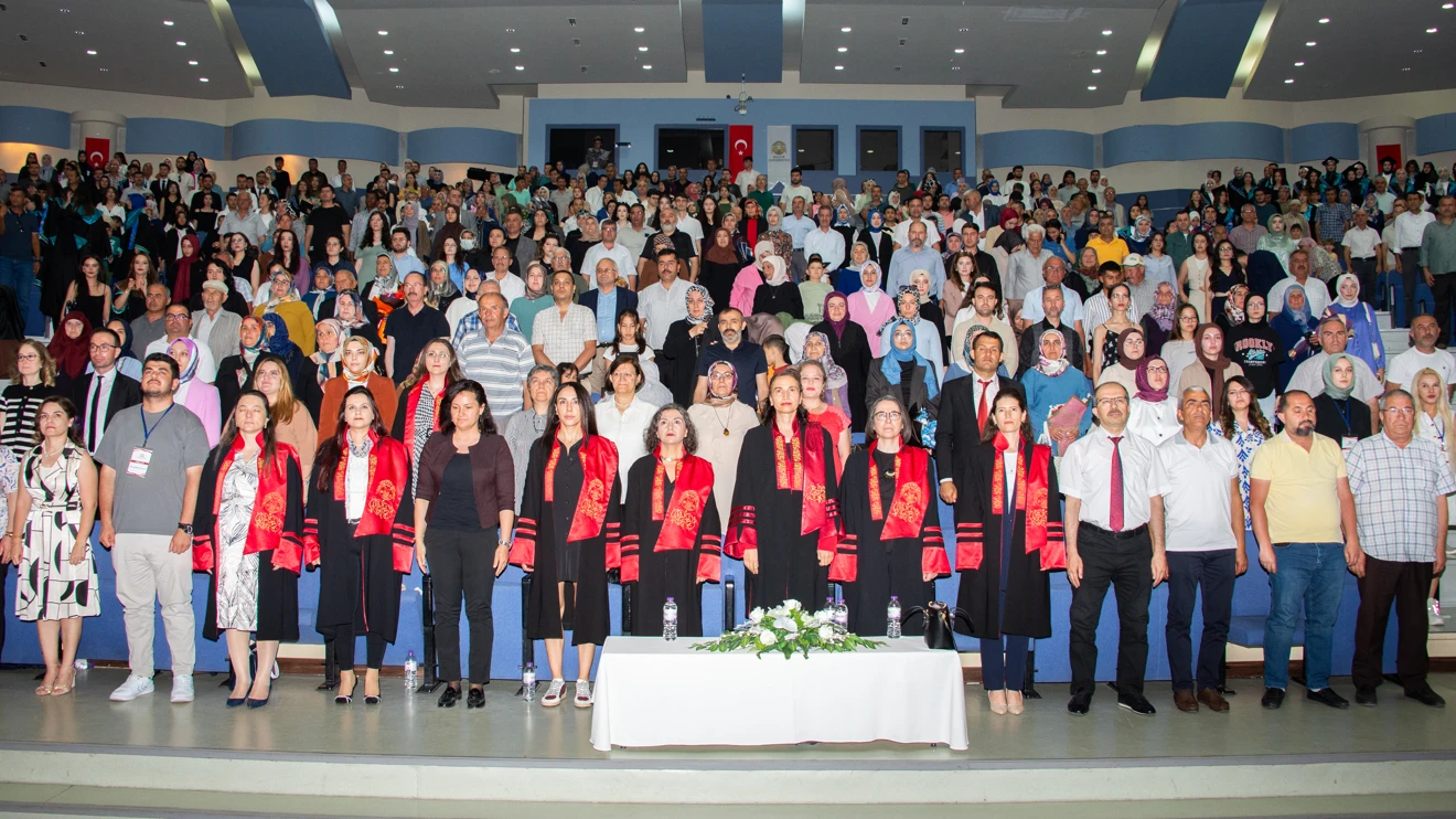 Selçuk Üniversitesi Hemşirelik Fakültesi mezunlarını uğurladı