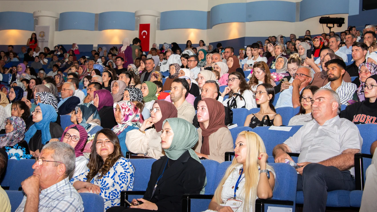 Selçuk Üniversitesi Hemşirelik Fakültesi mezunlarını uğurladı
