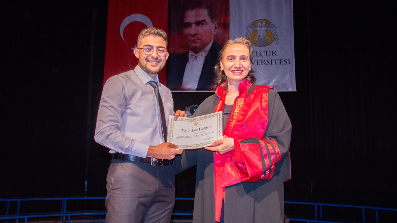 Selçuk Üniversitesi Hemşirelik Fakültesi mezunlarını uğurladı