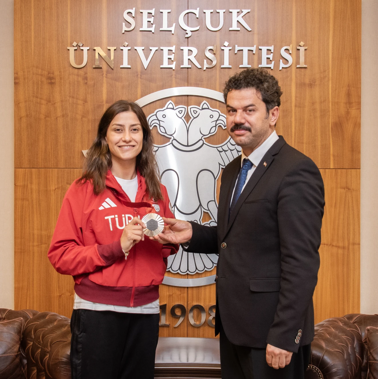 SÜ milli para tekvandocularından Rektör Yılmaz’a ziyaret