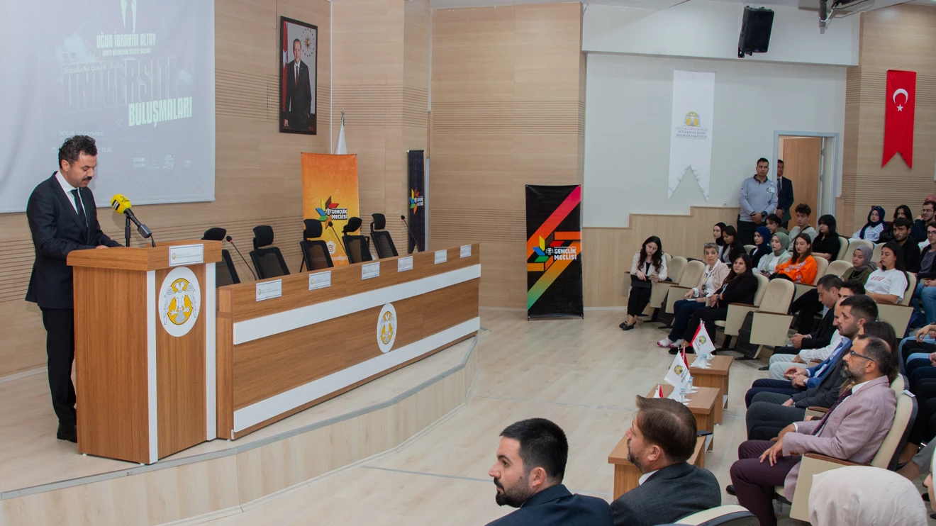 Başkan Altay, Selçuk Üniversitesinde öğrencilerle buluştu