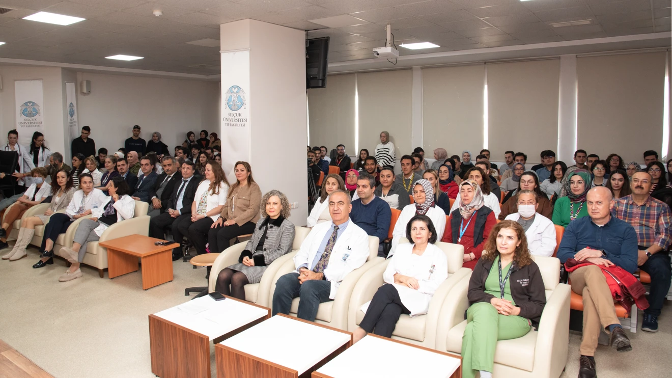 Selçuk Üniversitesinde antibiyotik kullanımına tiyatroyla dikkat çekildi