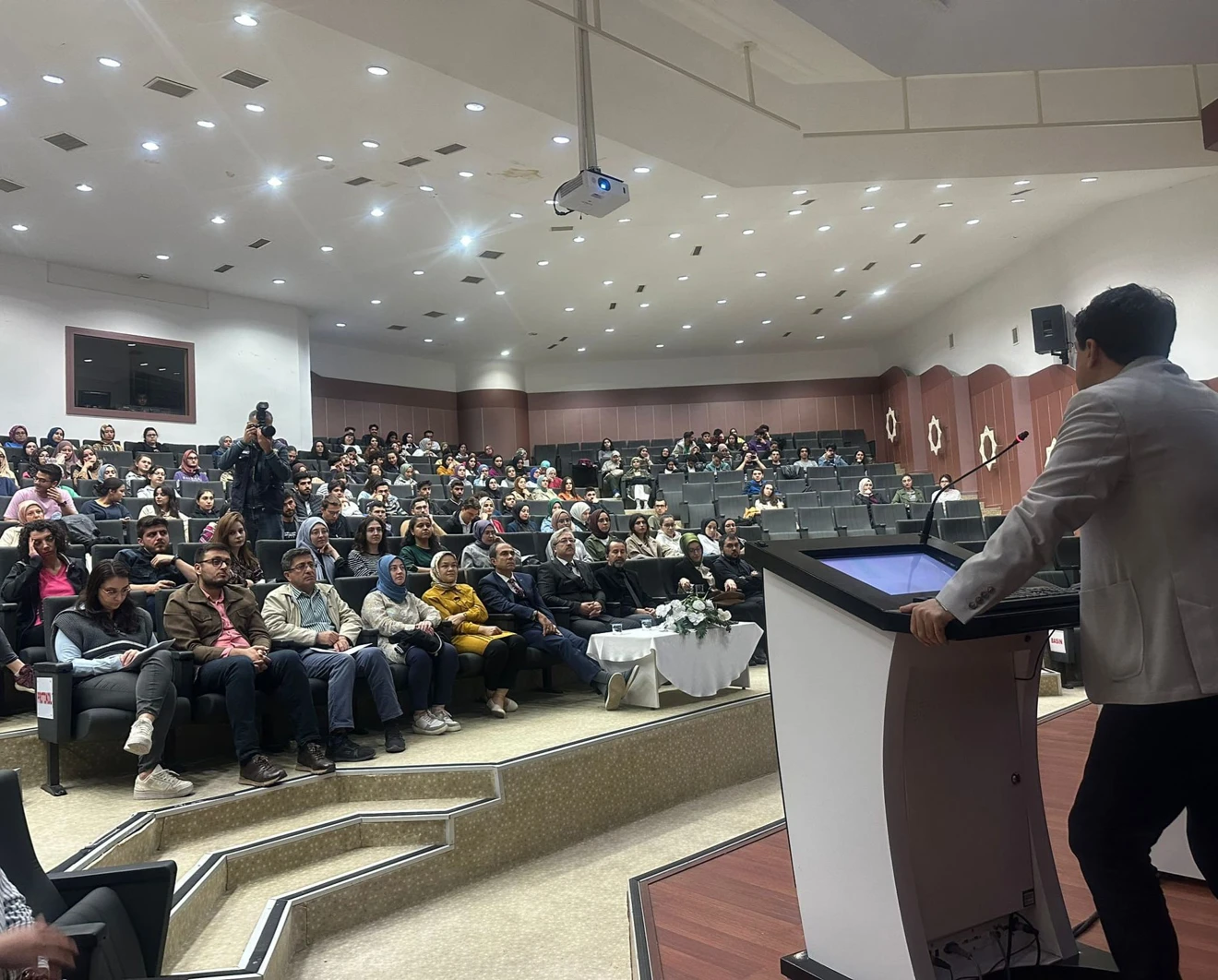 ECZACILIK ÖĞRENCİLERİ TOPLULUĞU