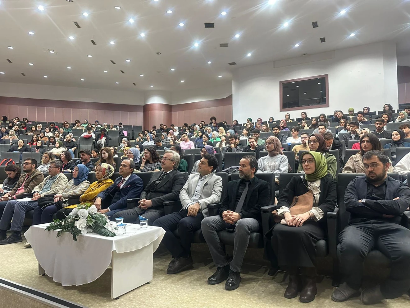 ECZACILIK ÖĞRENCİLERİ TOPLULUĞU
