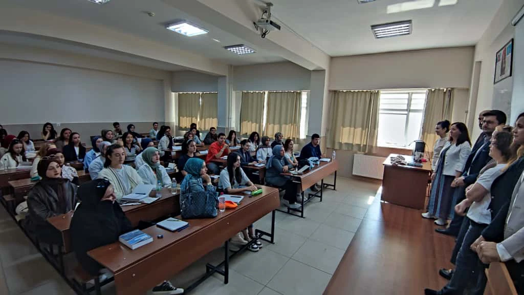 SAĞLIK YÖNETİMİ BÖLÜMÜ 2025-2026 1. SINIF ÖĞRENCİLERİ İLE ORYANTASYON VE TANIŞMA TOPLANTISI