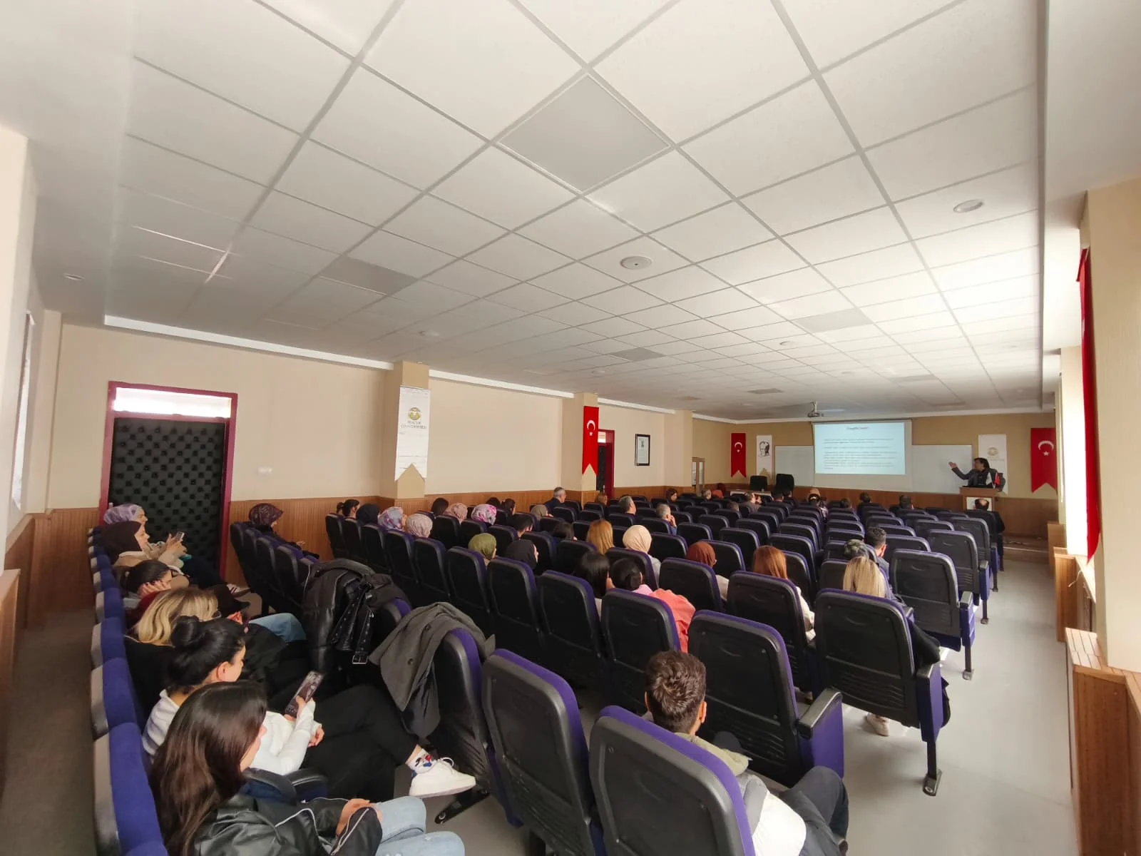 Engelli Öğrencilere Yaklaşım Semineri Gerçekleştirildi