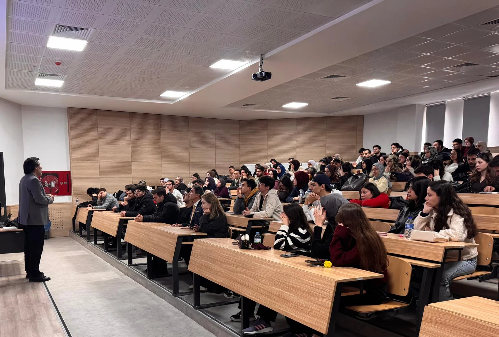 Eczacılık Fakültesi Öğrencilerine Yönelik Seminer Gerçekleştirildi