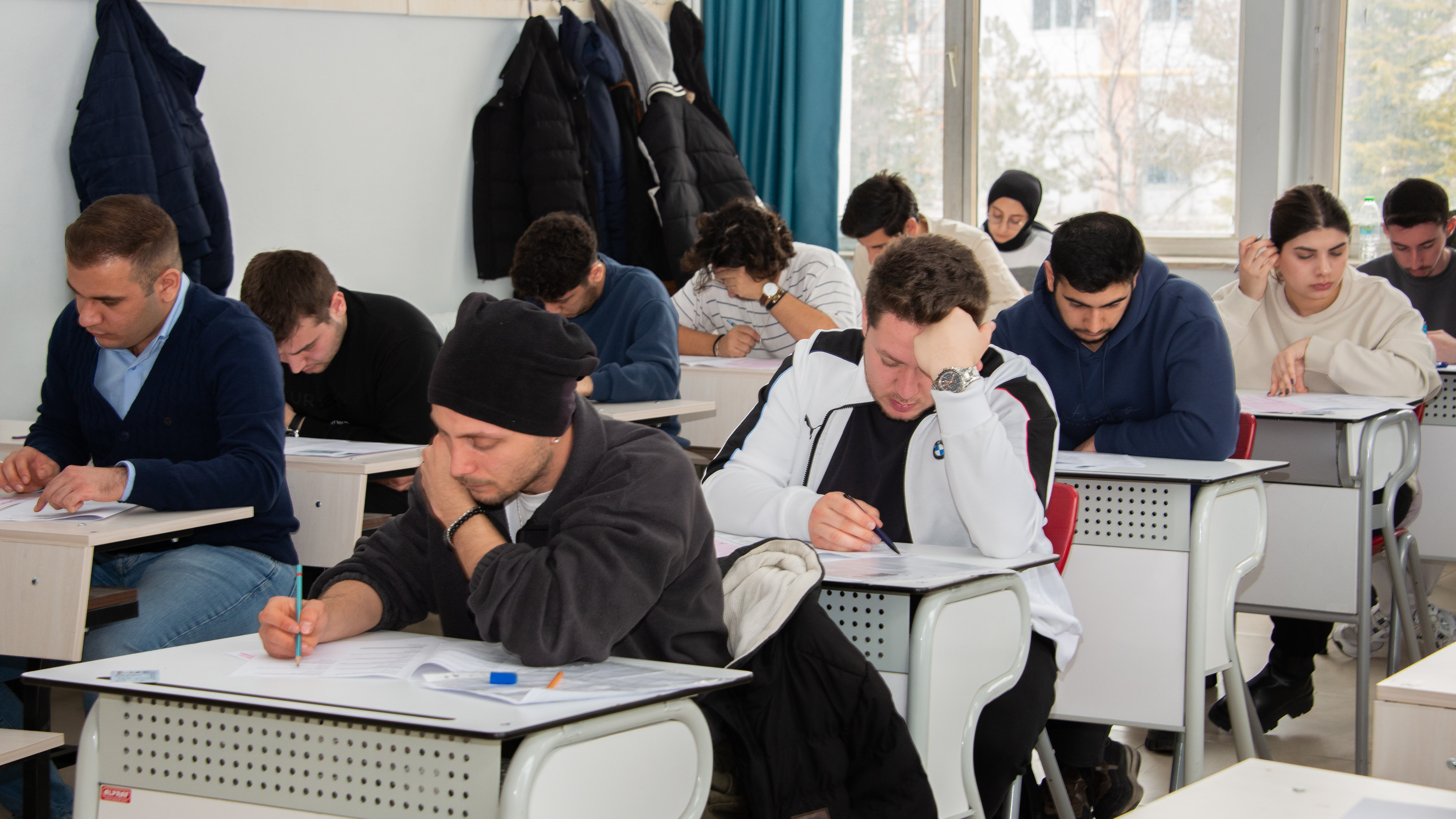 Uçak teknisyeni olmak isteyenler Selçuk Üniversitesinde sınava girdi