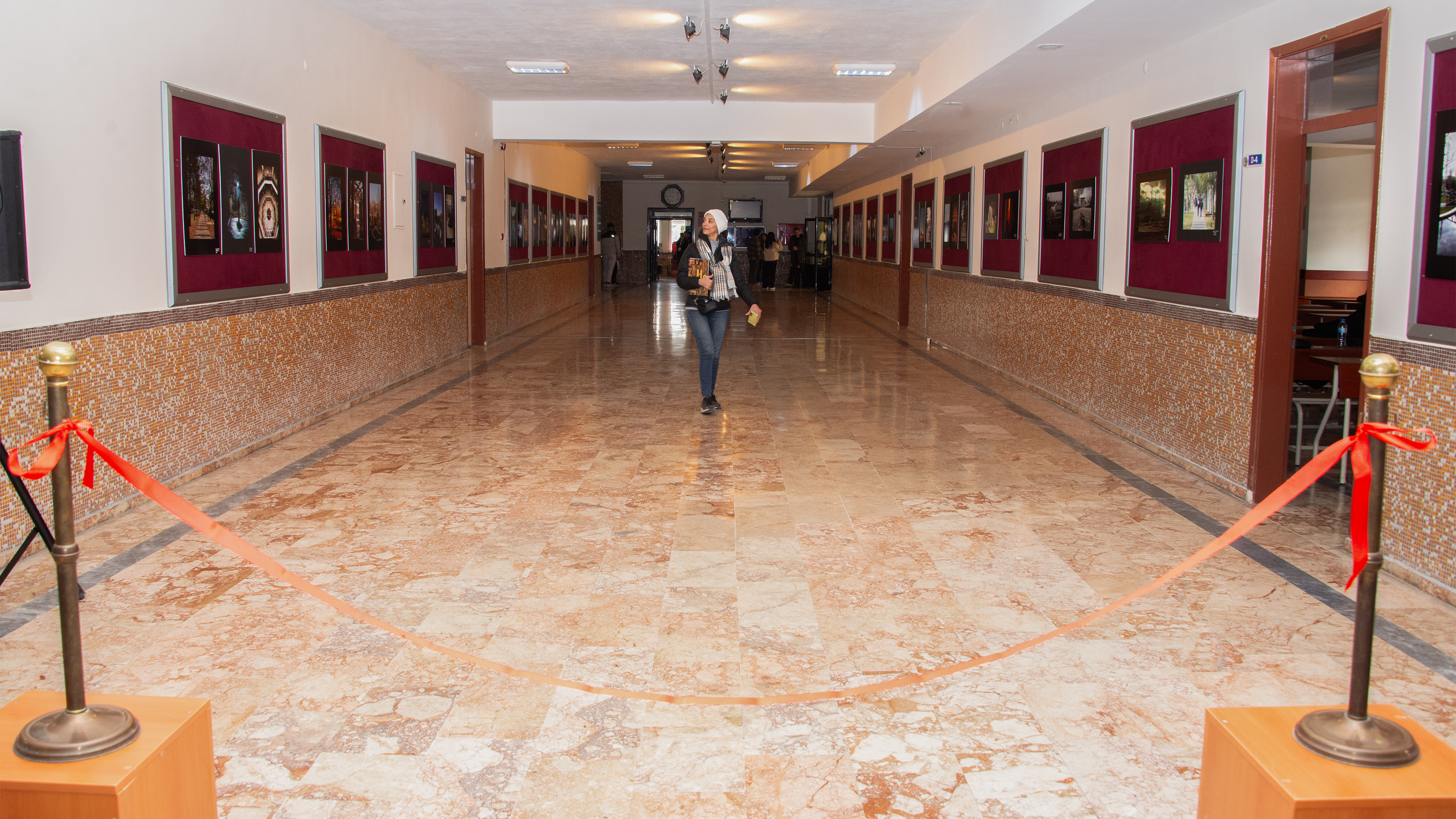 “Kampüste Yaşam” temalı fotoğraf sergisi açıldı