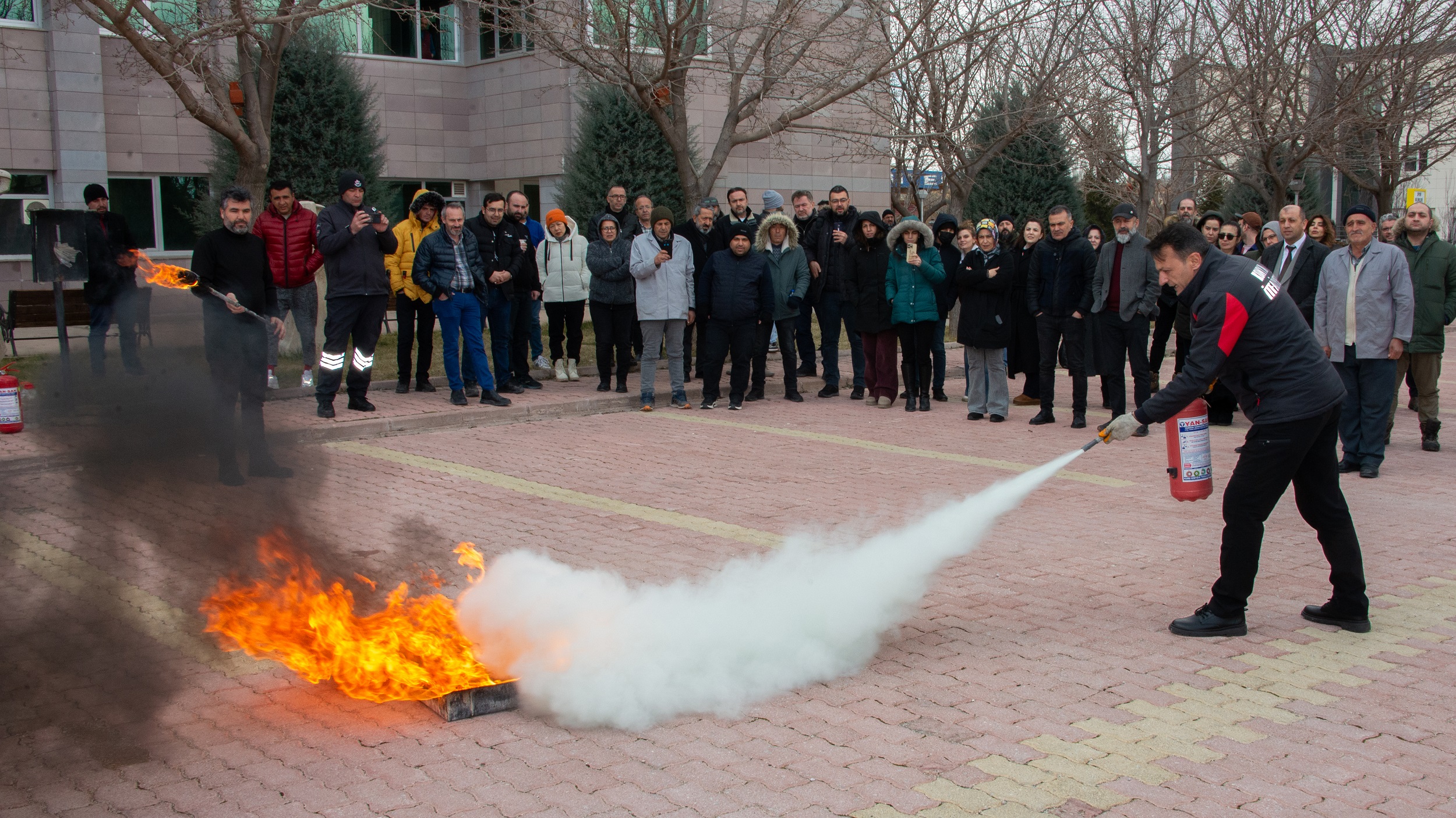 Selçuk Üniversitesinde yangın eğitimi ve tatbikatı düzenlendi