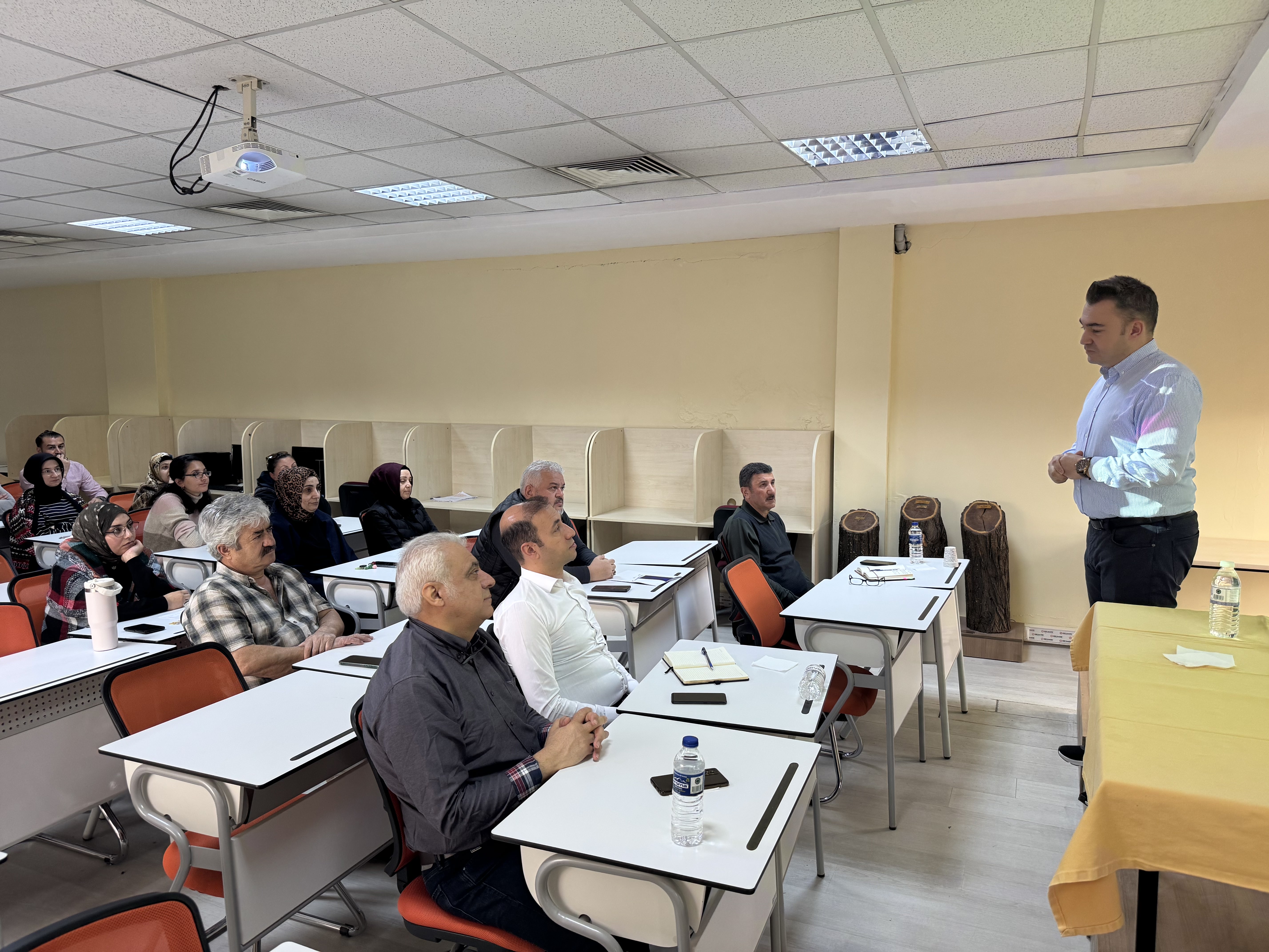  Kütüphanemizde "Kurumsal İletişim ve Yönetim Stratejileri" Konulu Hizmet İçi Eğitim Gerçekleştirildi