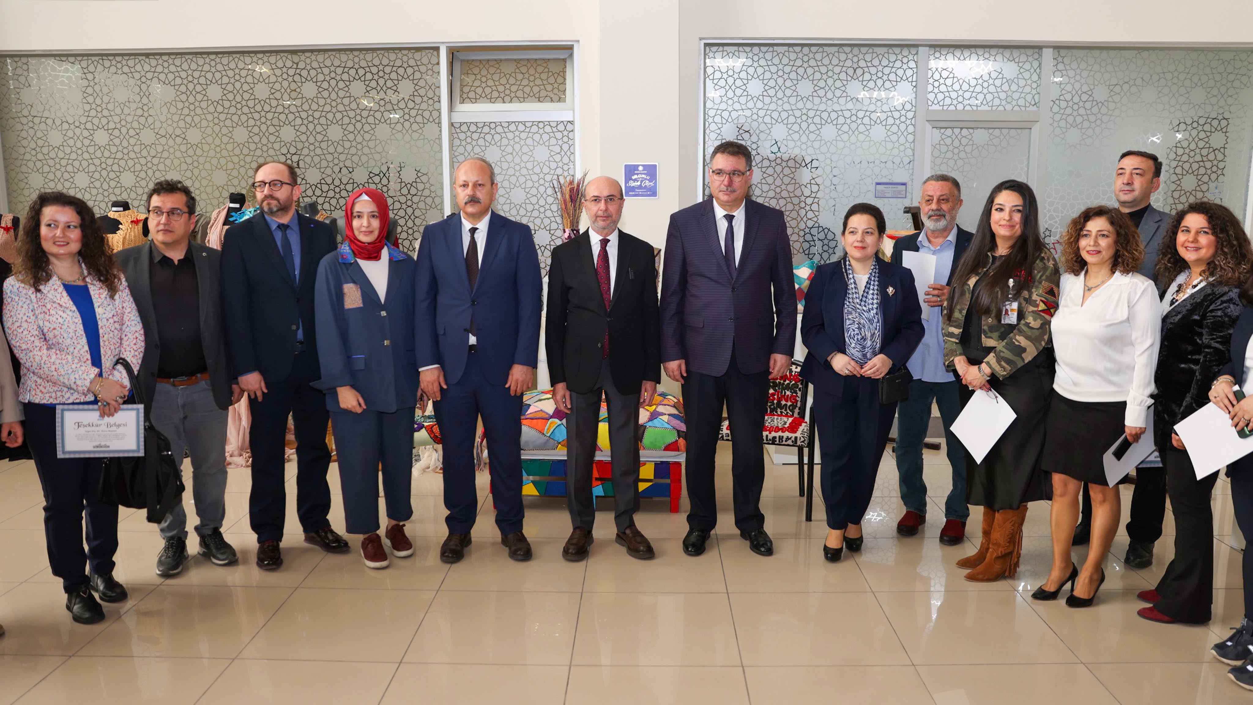 Atık malzemeler sanata dönüştü