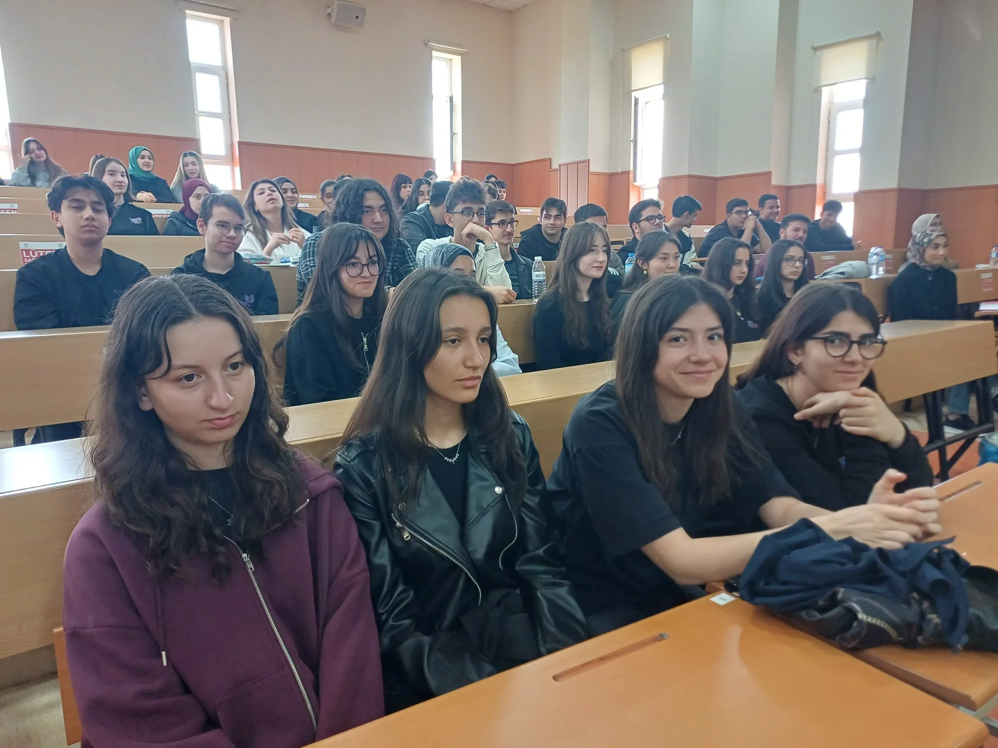 Lise Öğrencilerine Önce Eğitim Sonra Konser