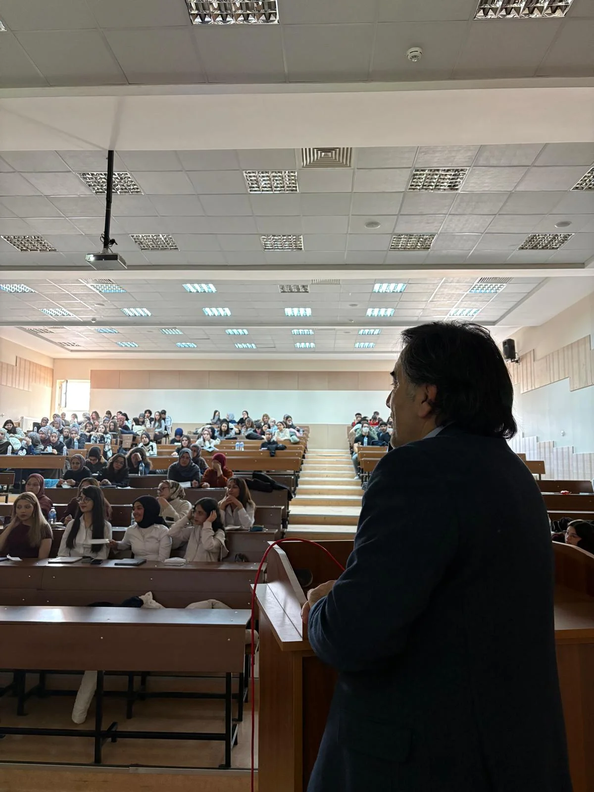 Hemşirelik Fakültesi Öğrencilerine Yönelik Seminer Büyük Bir Katılım ile Gerçekleşti