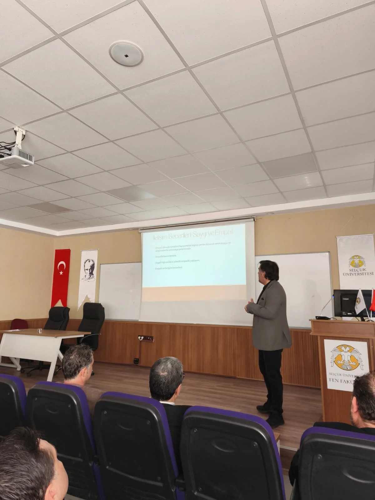 Engelli Öğrencilere Yaklaşım Semineri Gerçekleştirildi