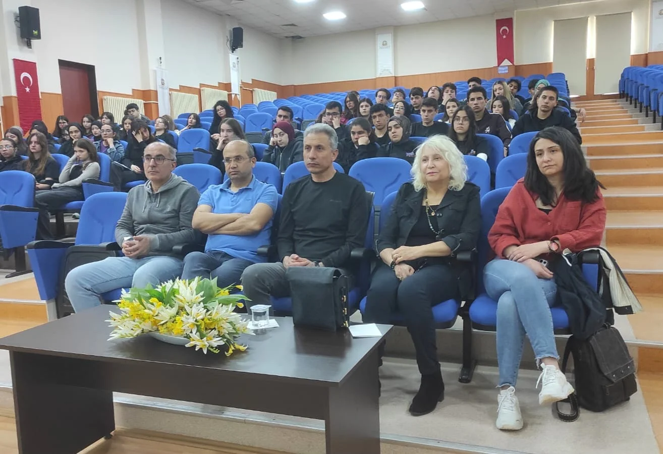 Lise Öğrencilerine Önce Eğitim Sonra Konser